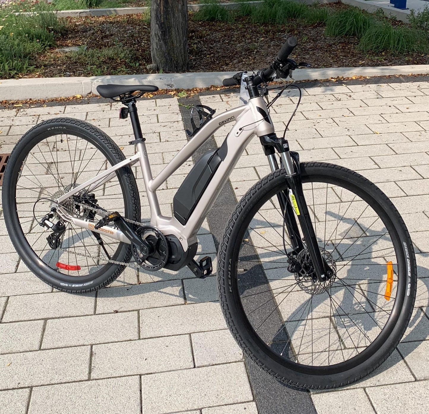 Vélo hybride assisté au Parc des Cèdres