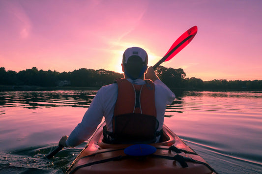 Kayak au crépuscule